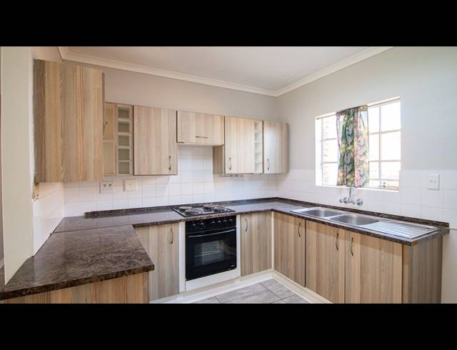 2 BEDROOM SECTIONAL TITLE FOR SALE IN SUNAIR PARK